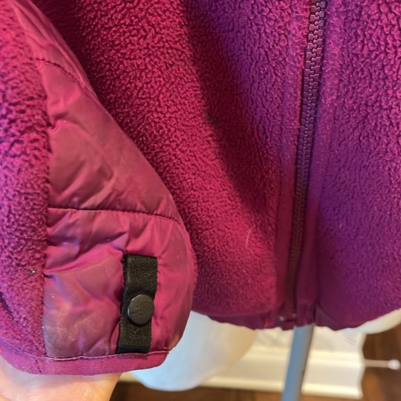 The North Face Women's Magenta Puffer Jacket L - Picture 2 of 2